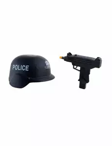 Plastikowy zielony hełm i pistolet maszynowy w kamuflażu